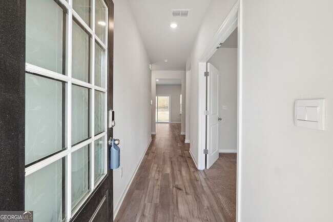 Building Photo - 262 Magnolia Dr