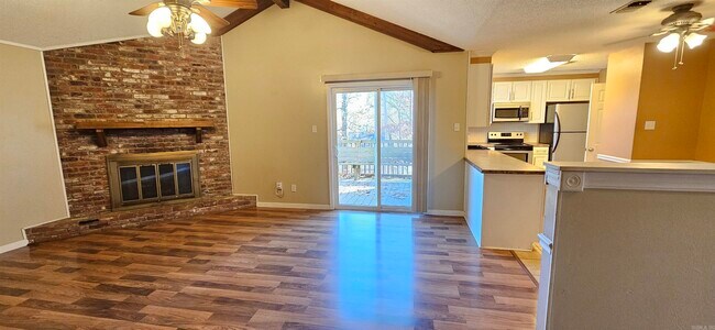 Building Photo - 203 Creekwood Dr