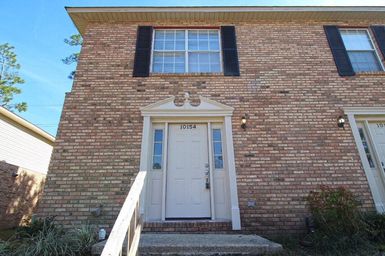 Primary Photo - Charming Two-Bedroom Townhome in Foxboroug...