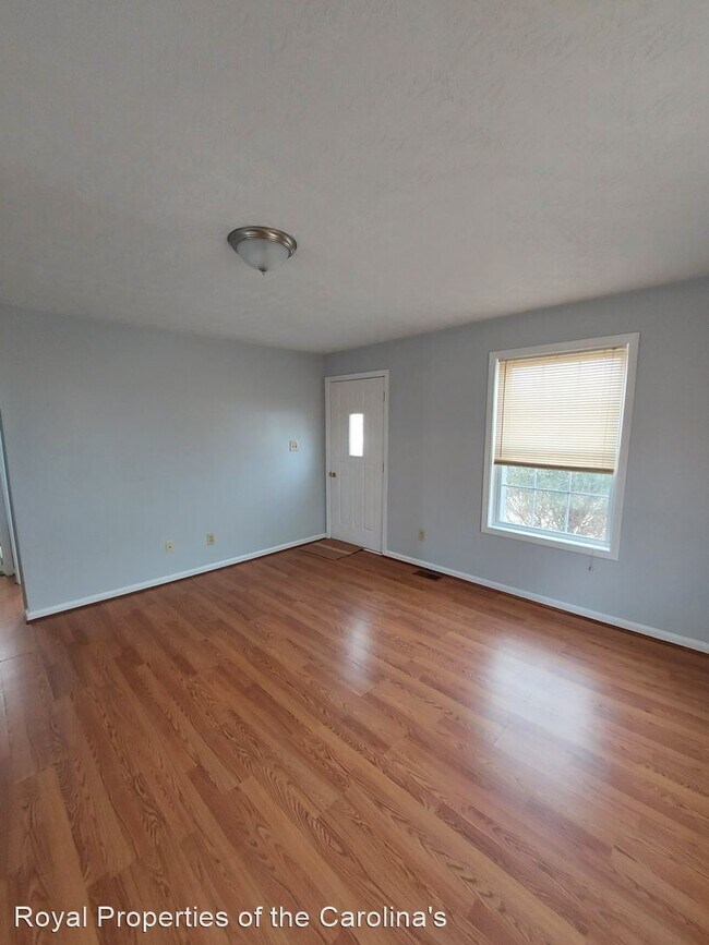 Building Photo - 3 br, 1 bath House - 821 Charlotte Ave