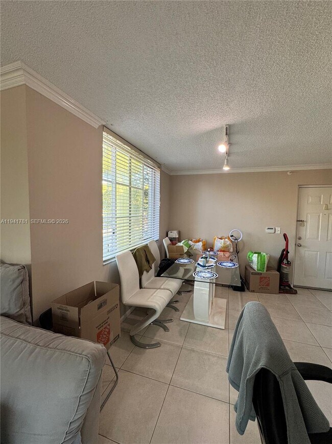 Foto del edificio - 4840 N State Rd 7