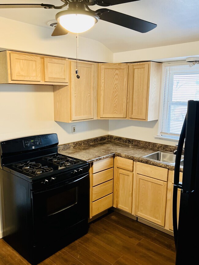Cocina renovada - Estufa de gas - 9968 Northampton Dr