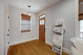 Building Photo - 139 Hillside St