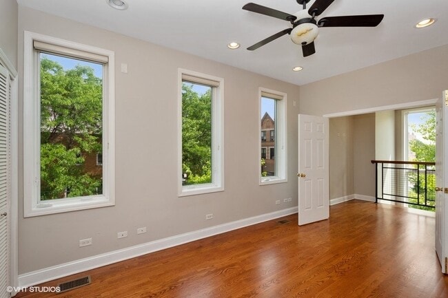 Foto del edificio - 1458 N Artesian Ave