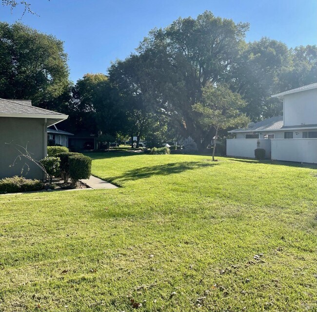 Building Photo - 111 Del Rio Cir