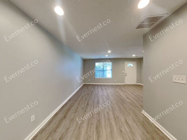 Foto del edificio - 5671 Pine Gate Dr