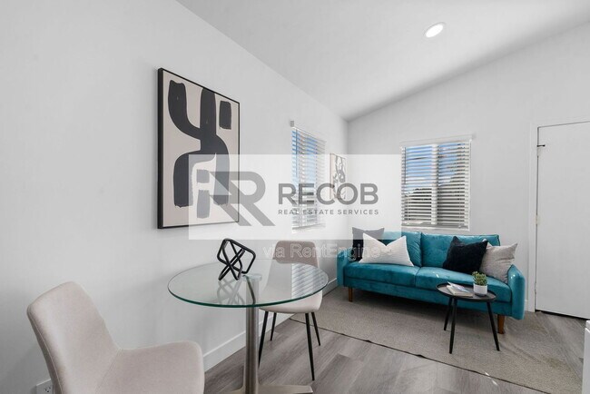 Building Photo - 1638 Elm Ave