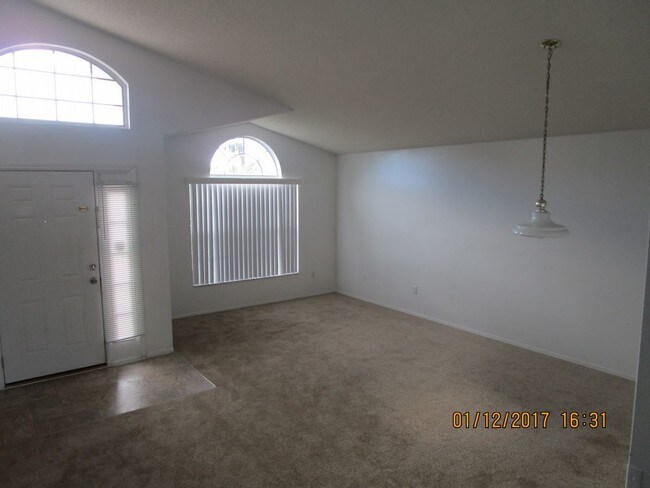 Building Photo - 3/2 Pool Home Available January 11th