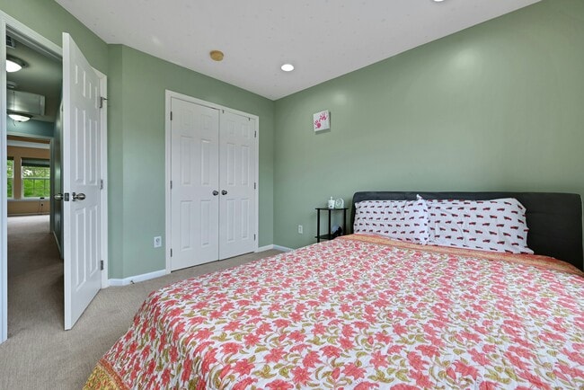 Foto del edificio - 16 Creekside Ct