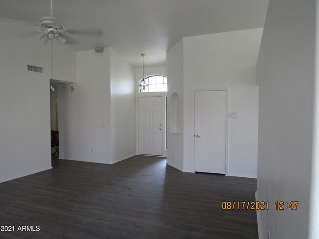 Foto del edificio - 4516 W Behrend Dr