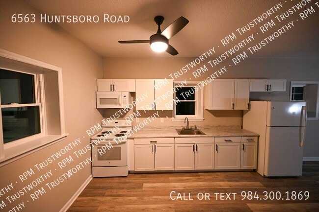 Foto del edificio - 6563 Huntsboro Rd