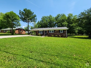 Building Photo - 445 Summerland Dr