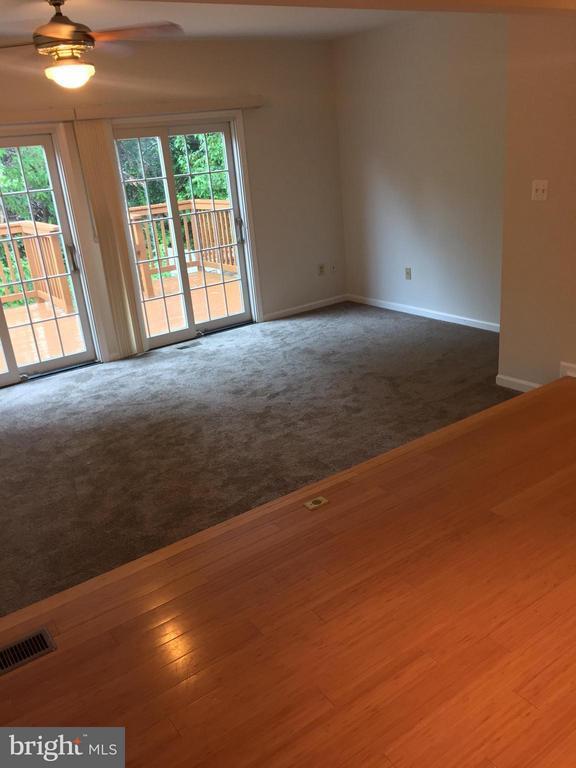 Foto del edificio - 8911 Oakwood Way