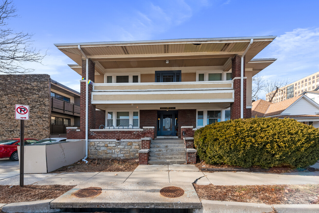 Primary Photo - Brookside Plaza Apartments