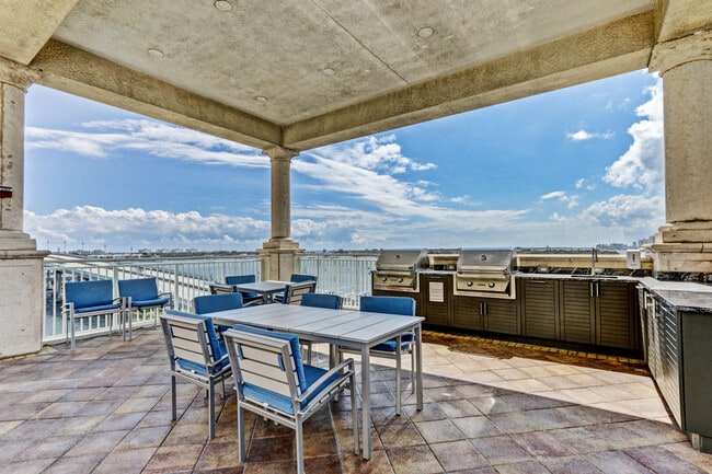 Foto del edificio - 2640 Lake Shore Dr