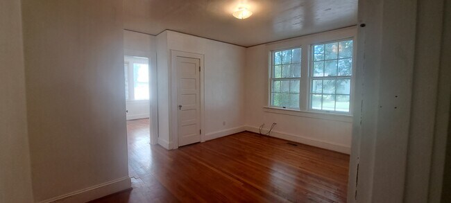 Foto del edificio - 315 Bosley Ave