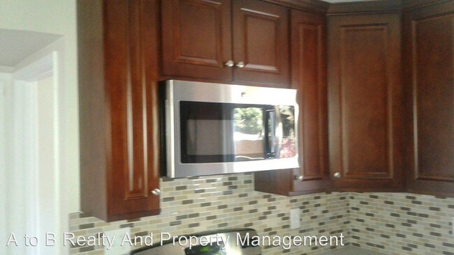 Building Photo - 2 br, 1 bath Apartment - 2247 Cecil Ave