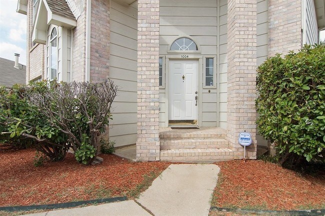 Building Photo - 1004 Lake Bluff Ct