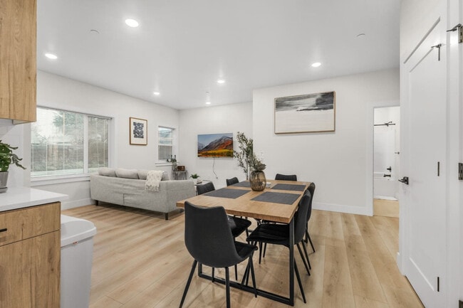 Building Photo - 3505 NE Creston Ave