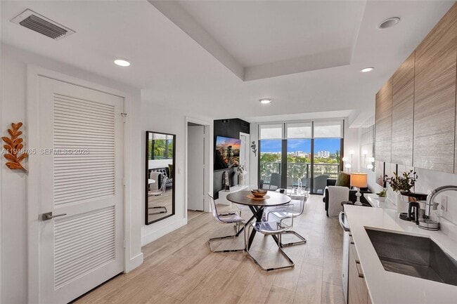 Building Photo - 121 NE 34th St