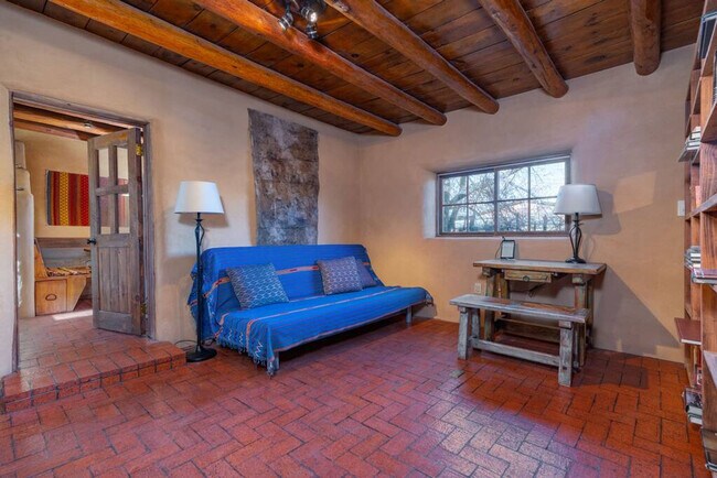 Foto del edificio - 824A Canyon Rd