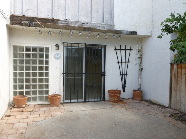 Foto del edificio - 700 Fernwood Ln