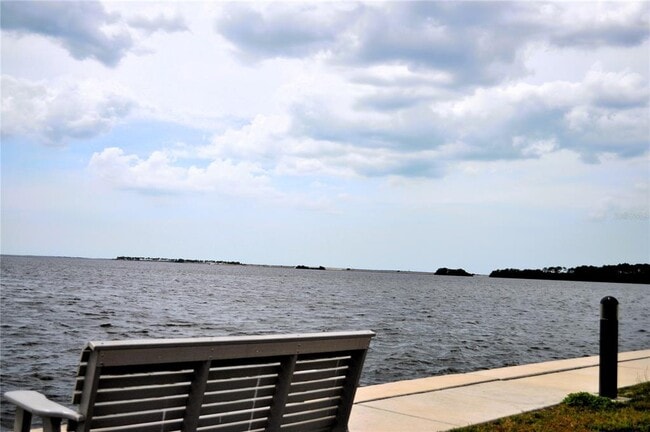 Foto del edificio - 650 Windrush Bay Dr