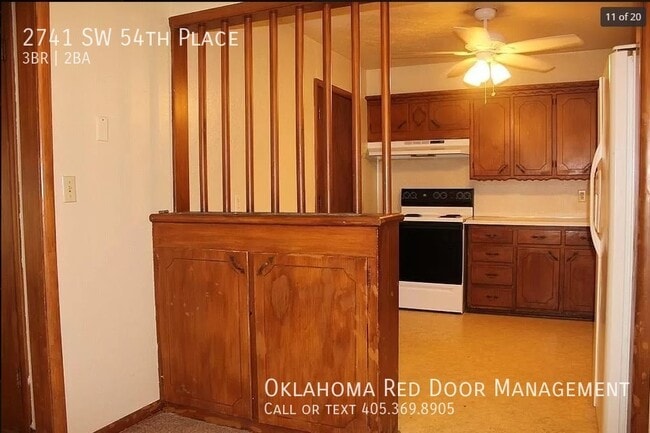 Building Photo - 2741 SW 54th Pl