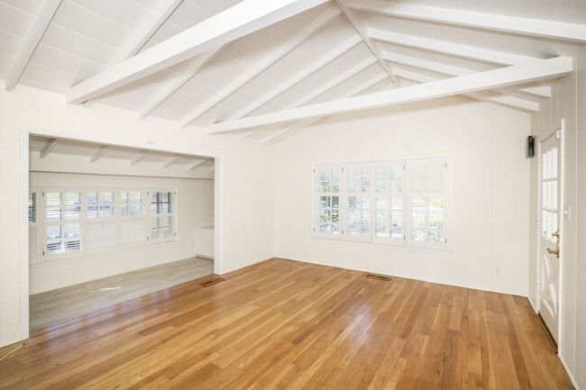 Building Photo - Remodeled 2 Bed, 2 Bath Home in Midtown Pa...