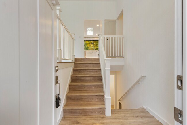 Foto del edificio - Newly Renovated Bothell Home Sitting on 1 Acre of Land!