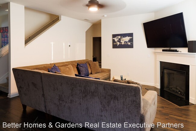 Building Photo - 6 br, 4 bath House - 3045 Pepperhill Drive