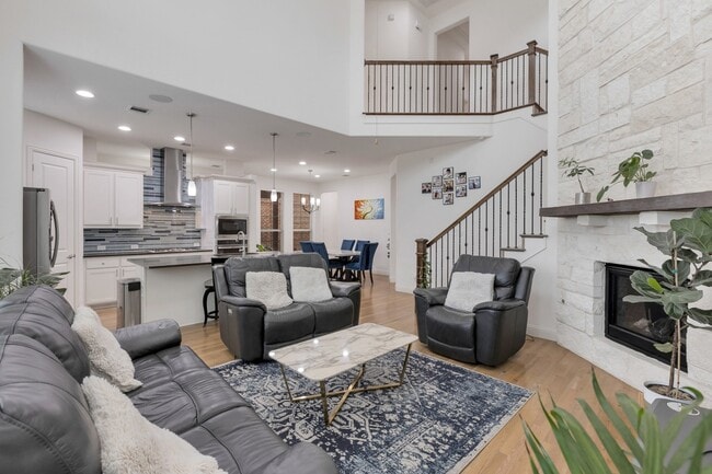 Building Photo - 2464 Castle Ridge Dr