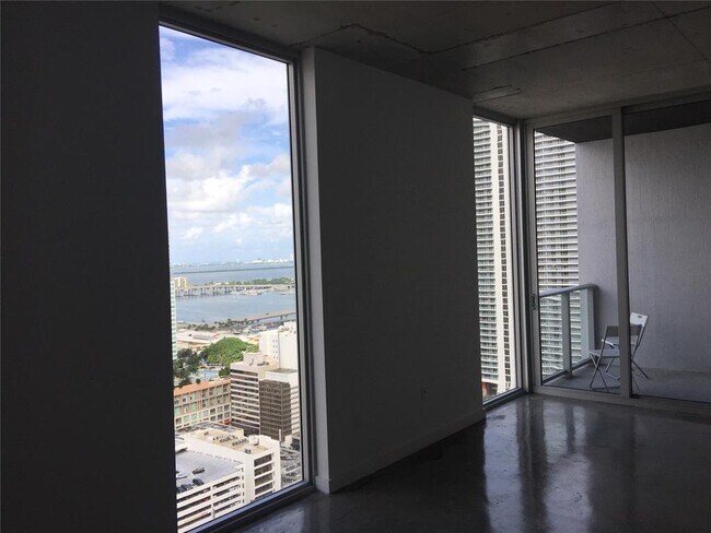 Foto del edificio - 151 SE 1st St