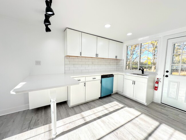 Building Photo - 1607 Girard Ave