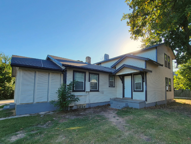 Building Photo - Pine Lake Apartments