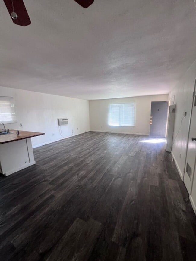 Building Photo - Spacious 1 Bed / 1 Bath Apartment in Colton!