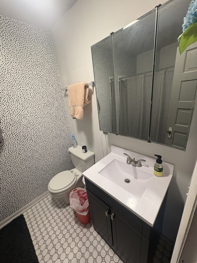 Building Photo - 3720 N Sheffield Ave