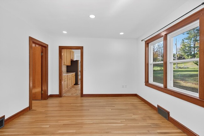 Building Photo - 250 Gillespie Dr NE