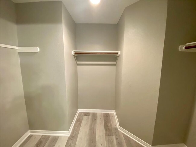 Foto del edificio - 5710 Lark Creek Dr
