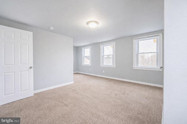 Building Photo - 211 Front St