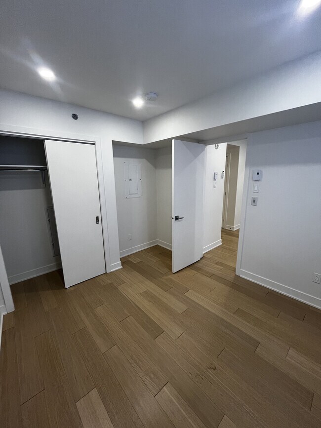 Building Photo - 1 Rue Glenmore