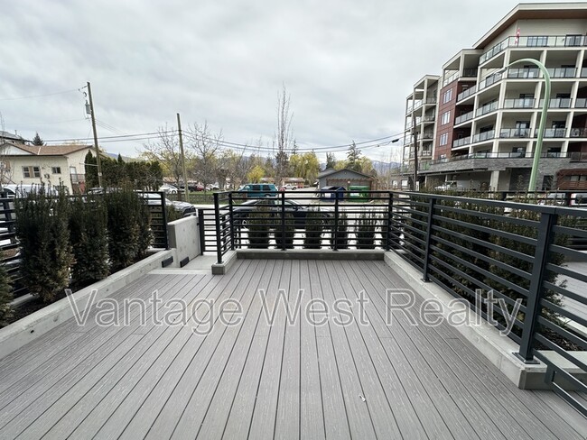 Building Photo - 3801-3801 Capozzi Rd