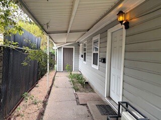 Foto del edificio - 8416 La Porte Rd