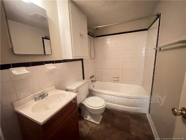 Building Photo - 824 Ridge Rd