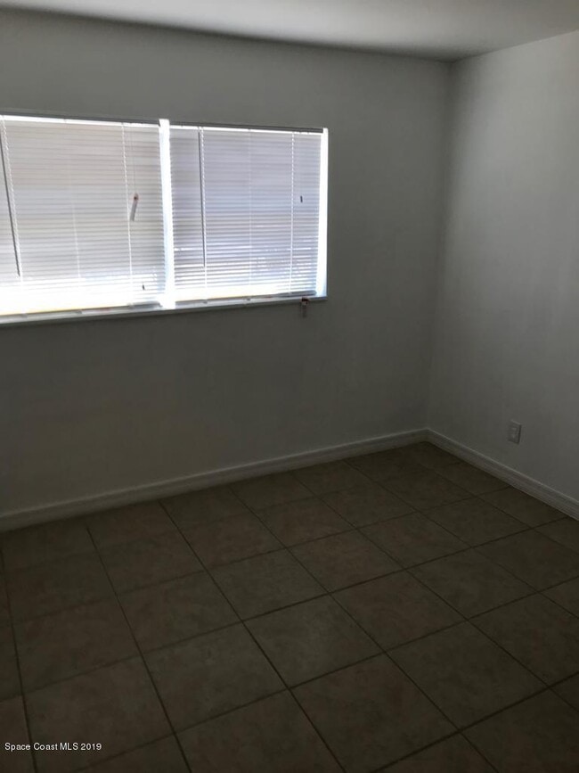 Building Photo - 291 6th Dr SW