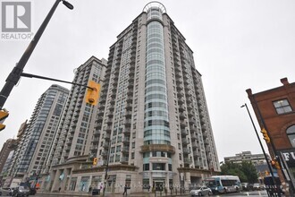 Building Photo - 200-1200 Rideau St