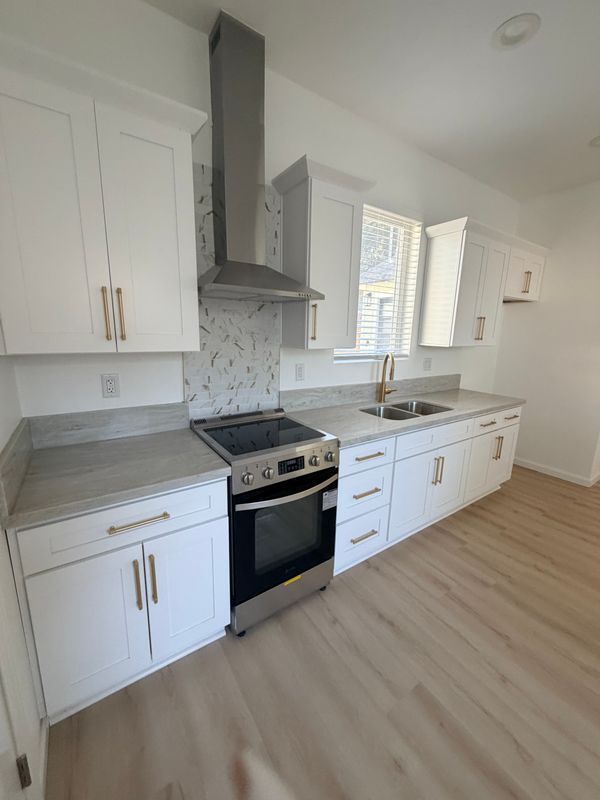 Building Photo - 4033 Linwood Pl