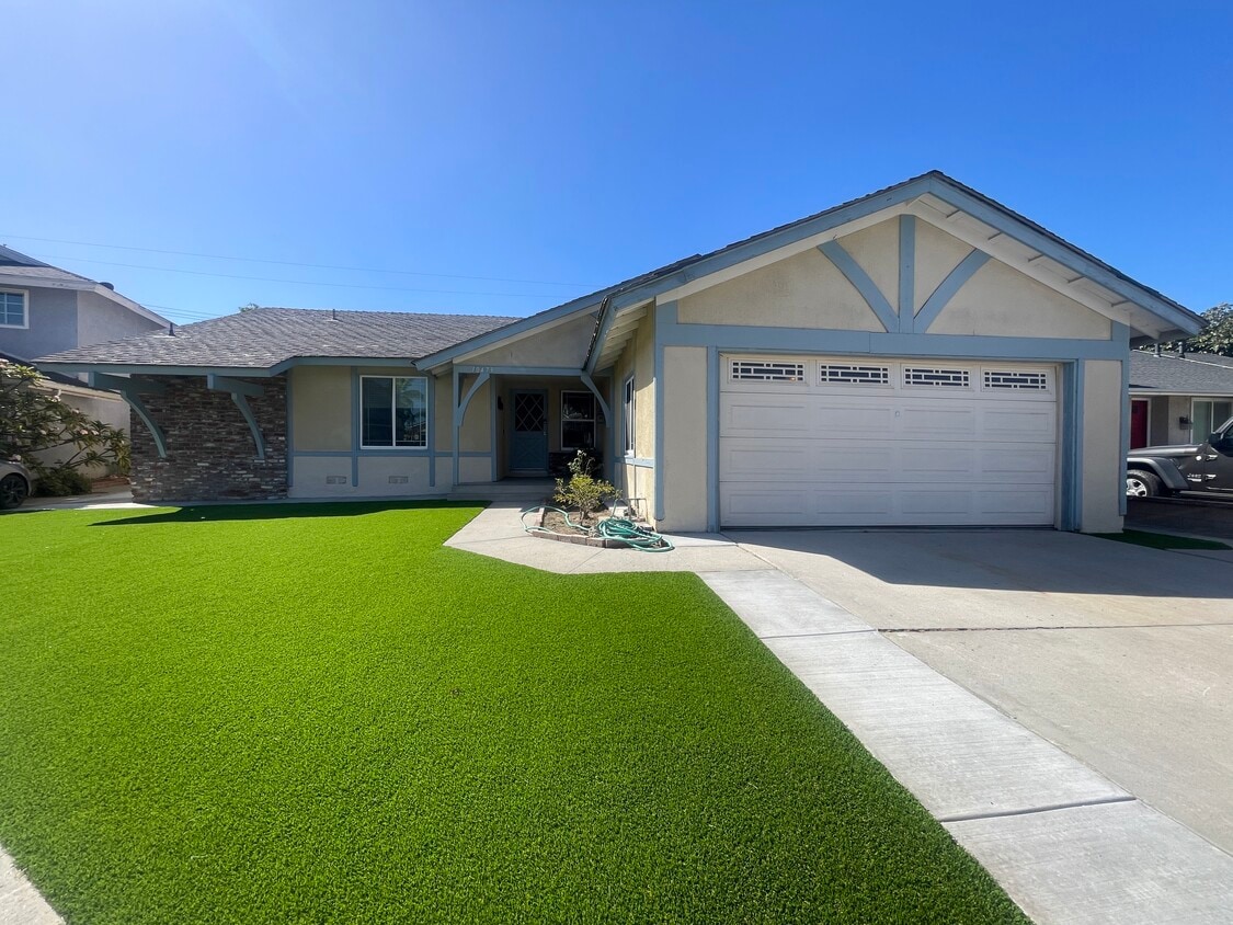 Primary Photo - 10473 Rose Ann Cir