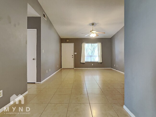 Building Photo - 6230 N 33rd Ave
