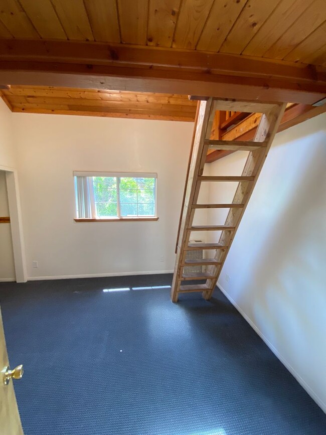 Building Photo - 6564 Del Playa Dr